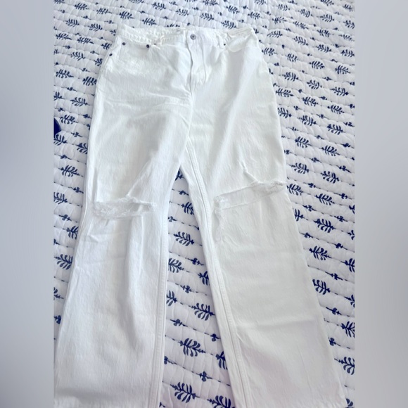 Abercrombie & Fitch Denim - Abercrombie and fitch white destroyed jeans NWT 32 short new